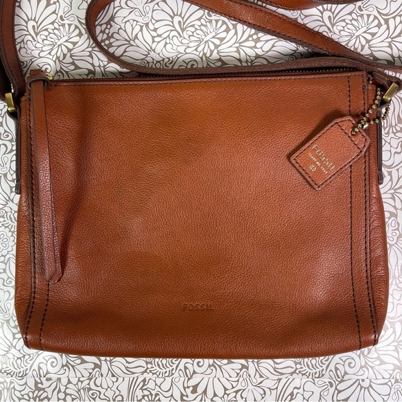 Fossil leather medium crossbody bag - Picture 2 of 13